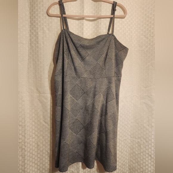 Forever 21 Dresses & Skirts - Forever 21 Black and White Houndstooth Dress Knee